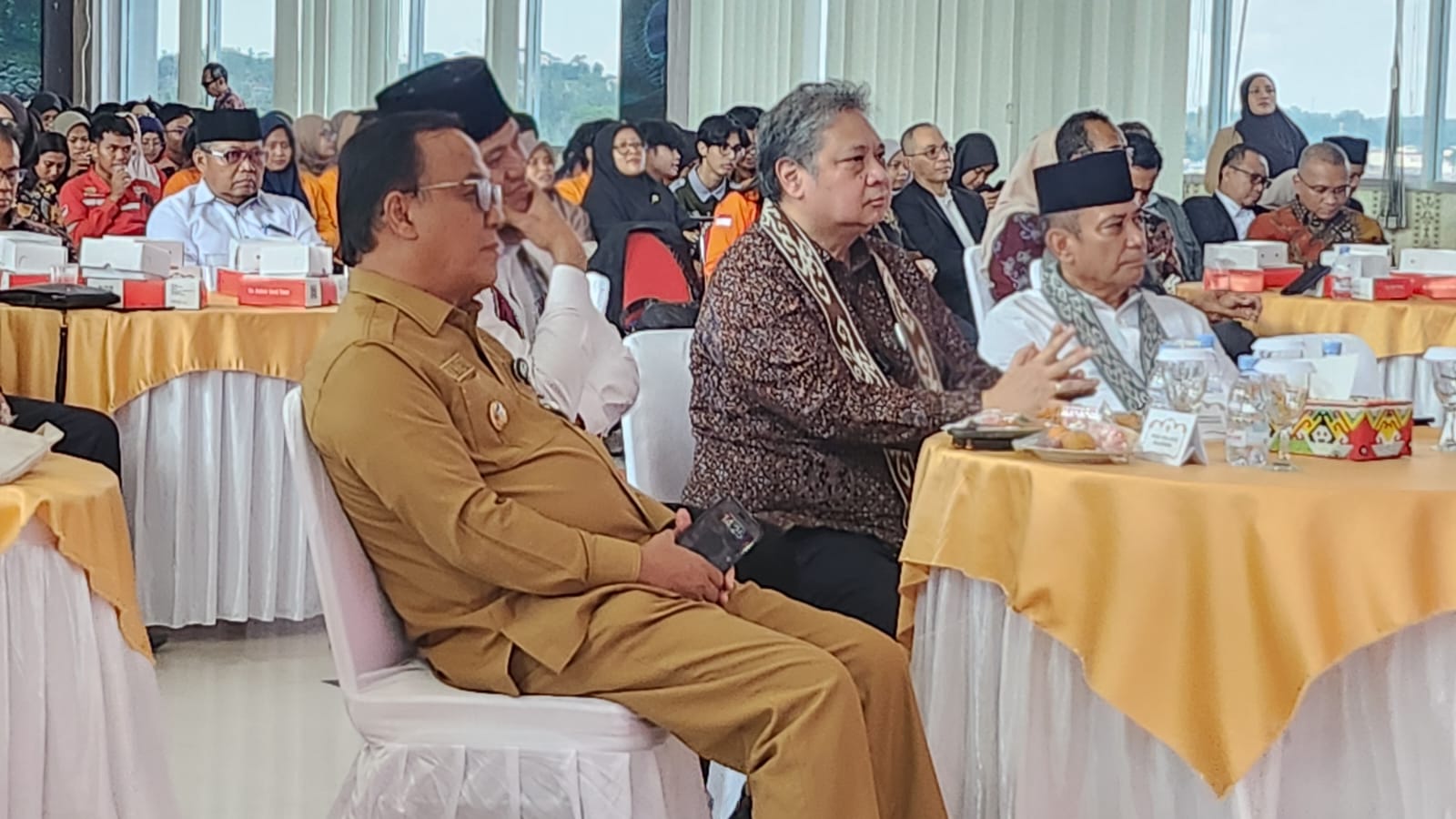 MIGRASI: Menteri Koordinator Bidang Perekonomian RI Airlangga Hartarto menghadiri kuliah umum di Universitas Balikpapan, Selasa (27/1).