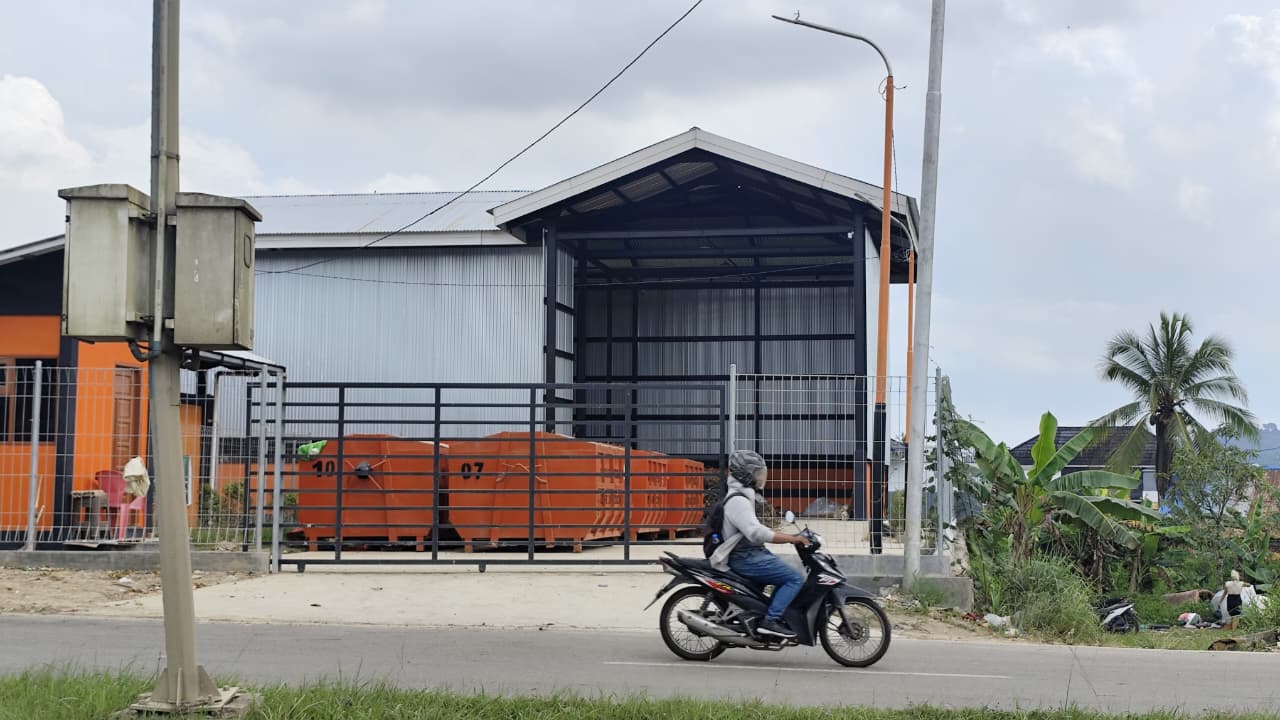 Salah satu titik insinerator komunal di Jalan Nusyirwan Ismail, Kelurahan Lok Bahu, Samarinda, yang telah dipasangi dua unit mesin dan siap menjalani uji coba operasional.