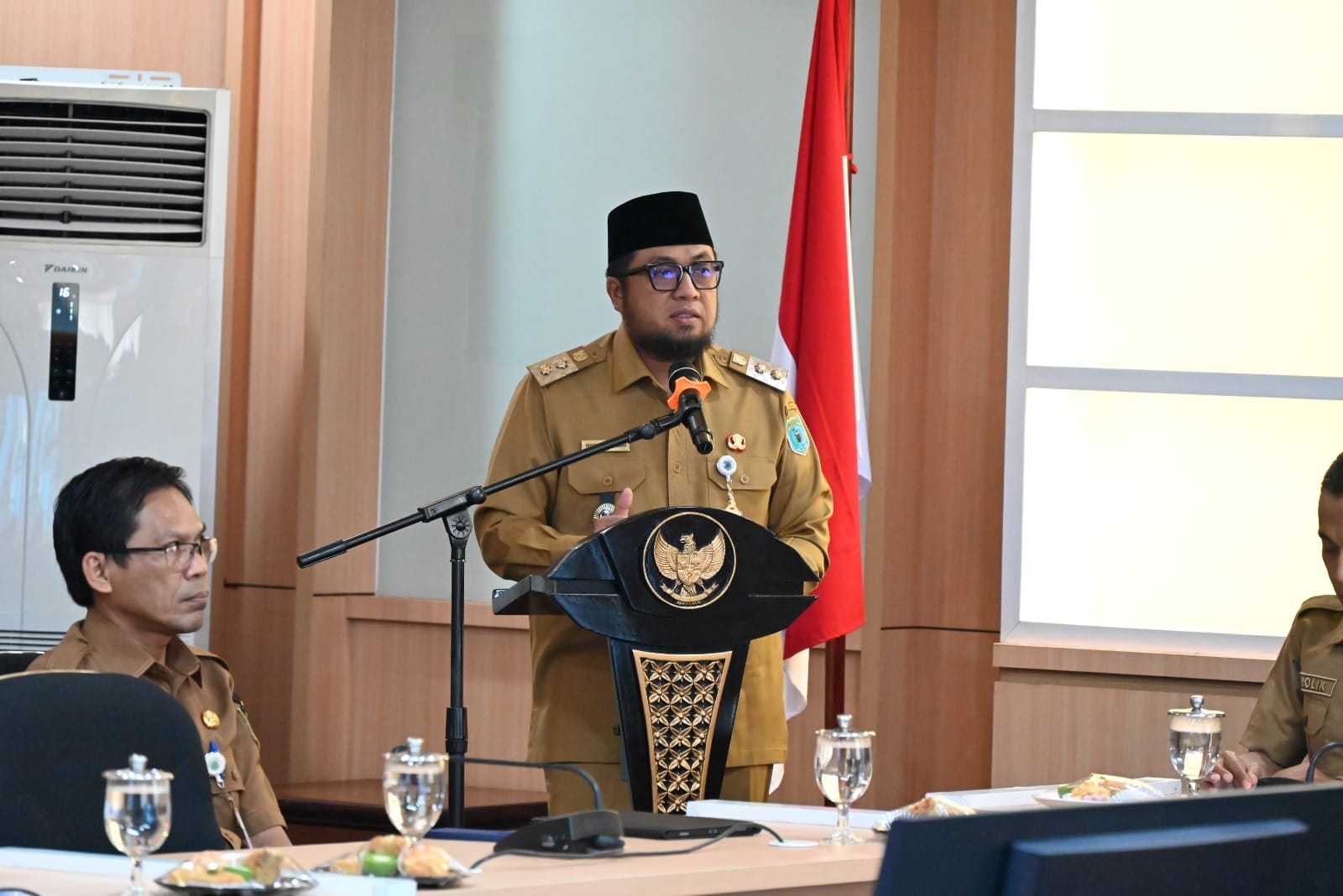 Wakil Bupati Paser, Ikhwan Antasari, menginstruksikan langkah riil percepatan pengentasan kemiskinan ekstrem kepada perangkat daerah dan camat, Selasa (27/1/2026).