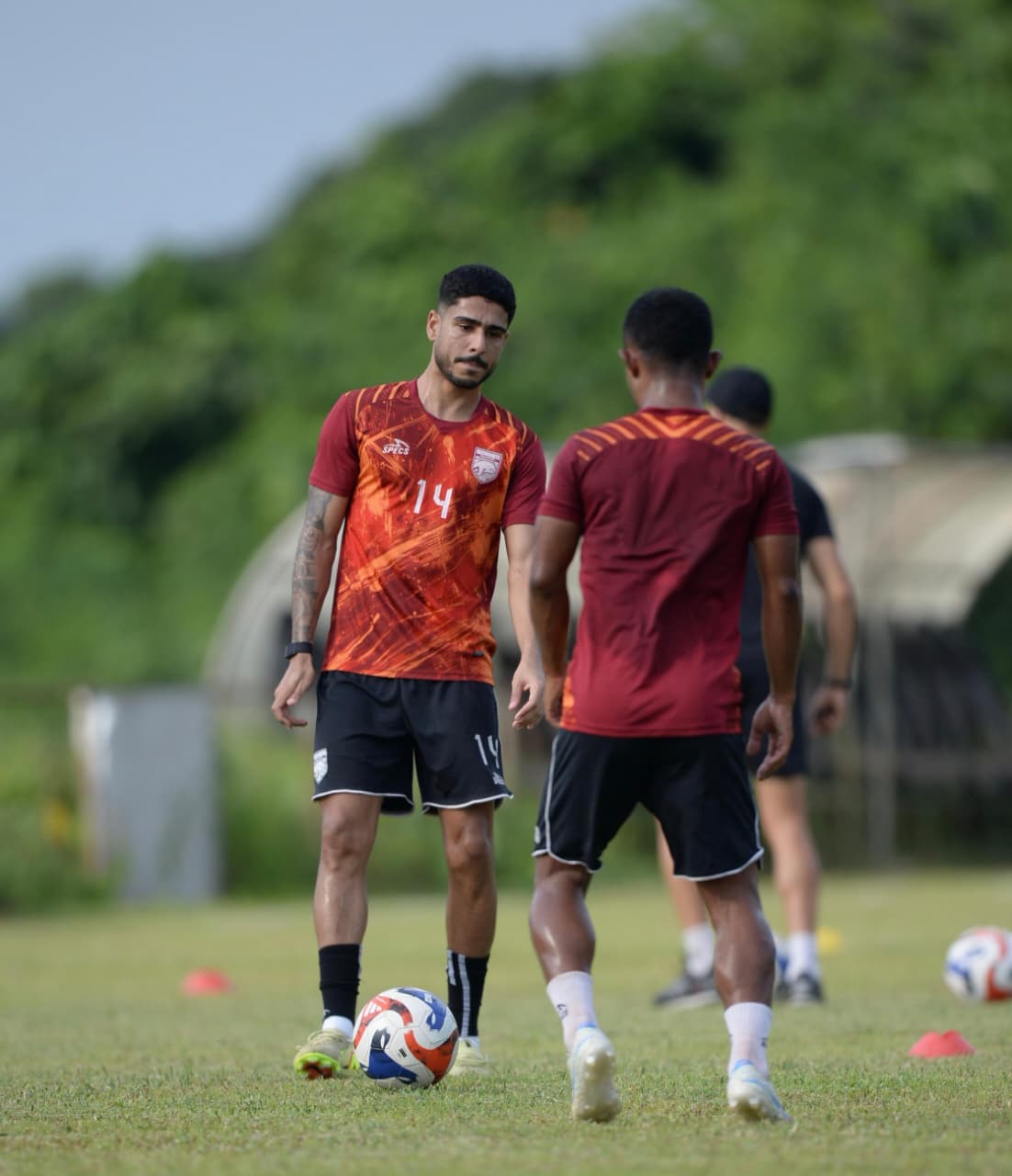 SUDAH GABUNG: Kiao Nunes menjalani latihan perdana bersama Borneo FC, Senin (26/1). (BORNEO FC)