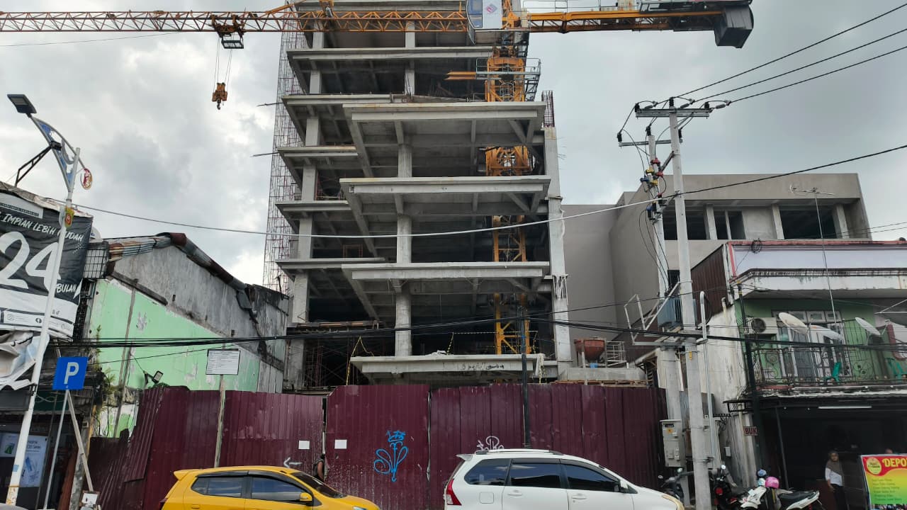 KOORDINASI: Pembahasan lanjutan terkait kesesuaian perizinan pembangunan gedung bertingkat di Jalan Abul Hasan. HAFIZ/KP