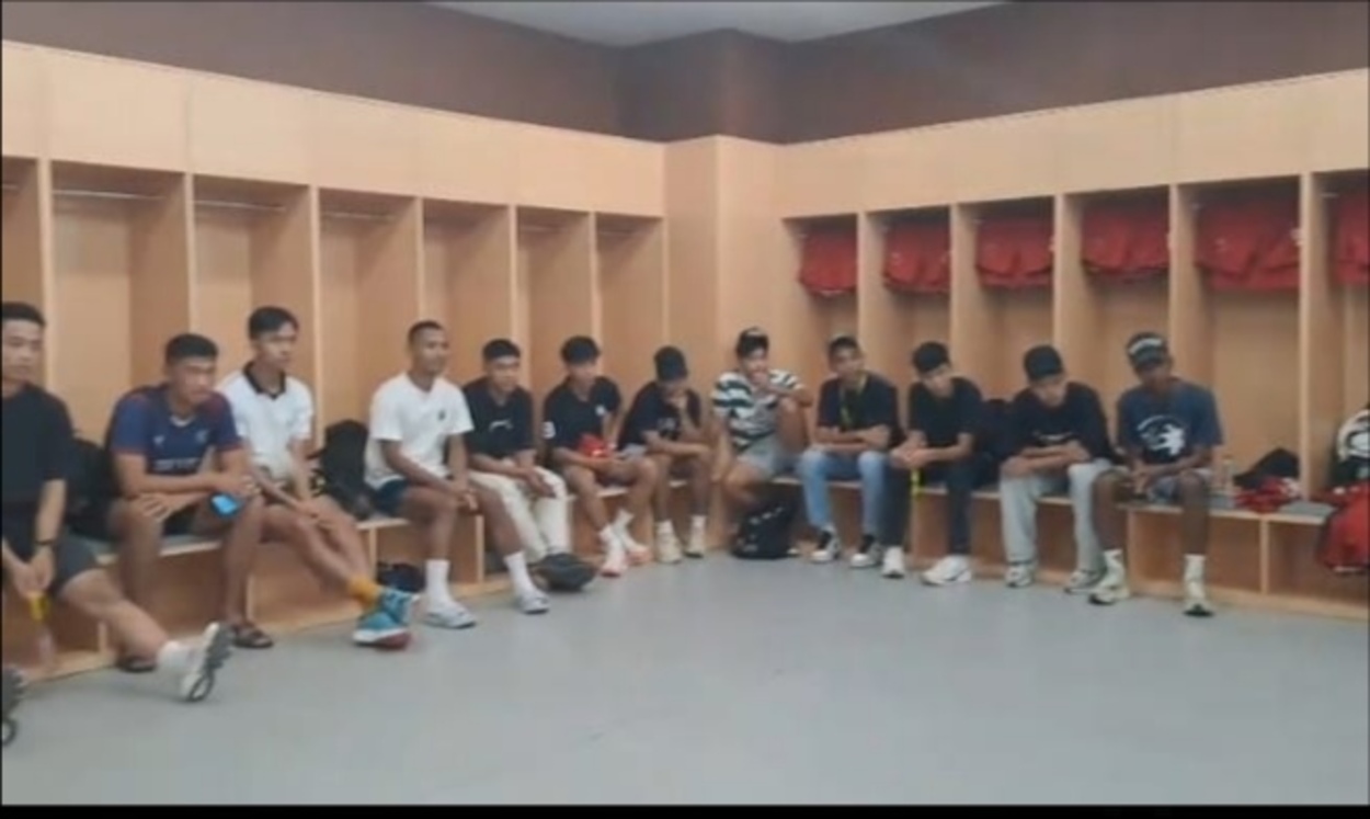 Tim Persikubar sebelum melakoni pertandingan melawan FC Bocah Liar Samarinda.