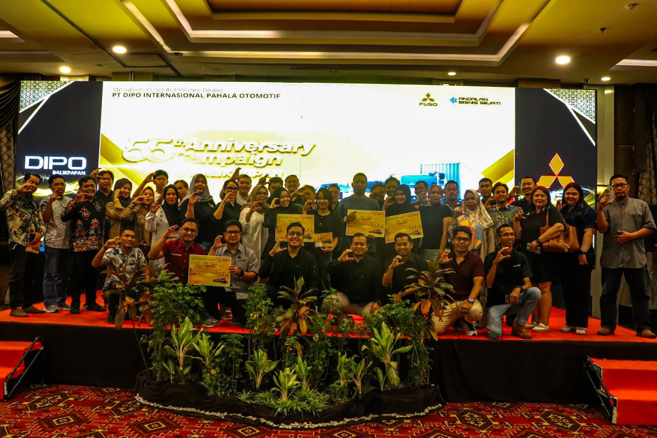 SPESIAL: PT Krama Yudha Tiga Berlian Motors, distributor Mitsubishi Fuso, menggelar rangkaian acara bersama konsumen dan pelaku usaha di Balikpapan, serta mempromosikan program FUSO Promo 55th.