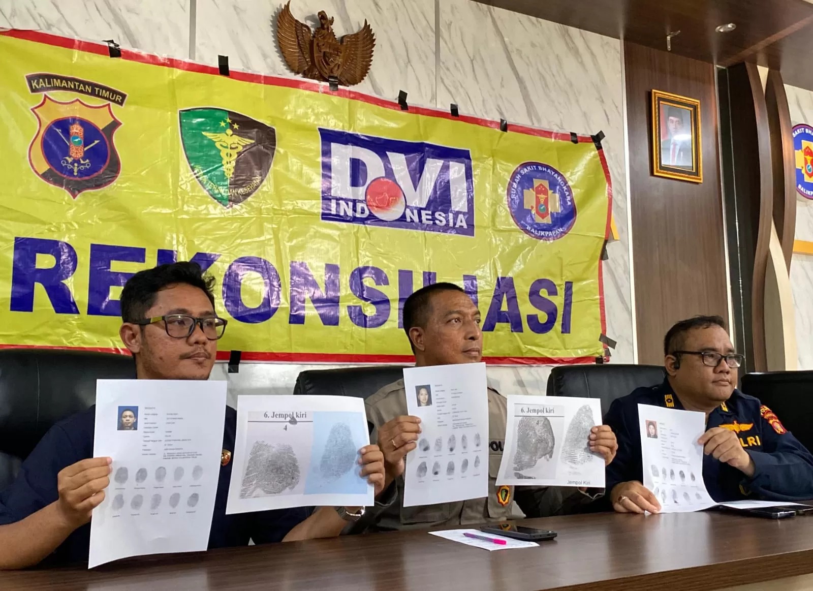 IDENTIFIKASI. Tiga korban meninggal insiden kapal Feri Dharma Kartika IX yang miring telah diidentifikasi Tim Bid Dokkes Polda Kaltim dan DVI.