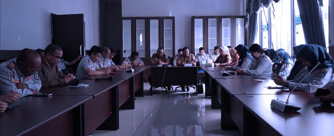 PEJABAT STRUKTURAL: Rapat internal di Dinas Perhubungan (Dishub) Bontang yang dipimpin oleh Kepala Dishub Taupan Kurnia.