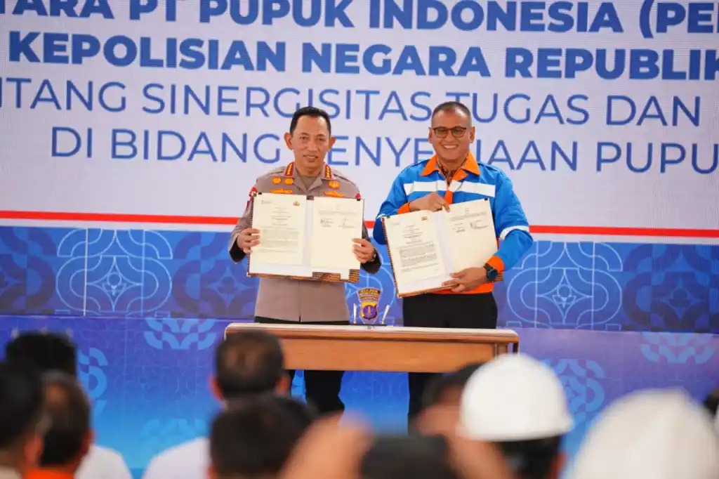 MoU:Nota kesepahaman atau MoU Kapolri Jenderal Listyo Sigit Prabowo dengan PT Pupuk Indonesia (Persero) di Bontang terkait pendistribusian pupuk di Indonesia