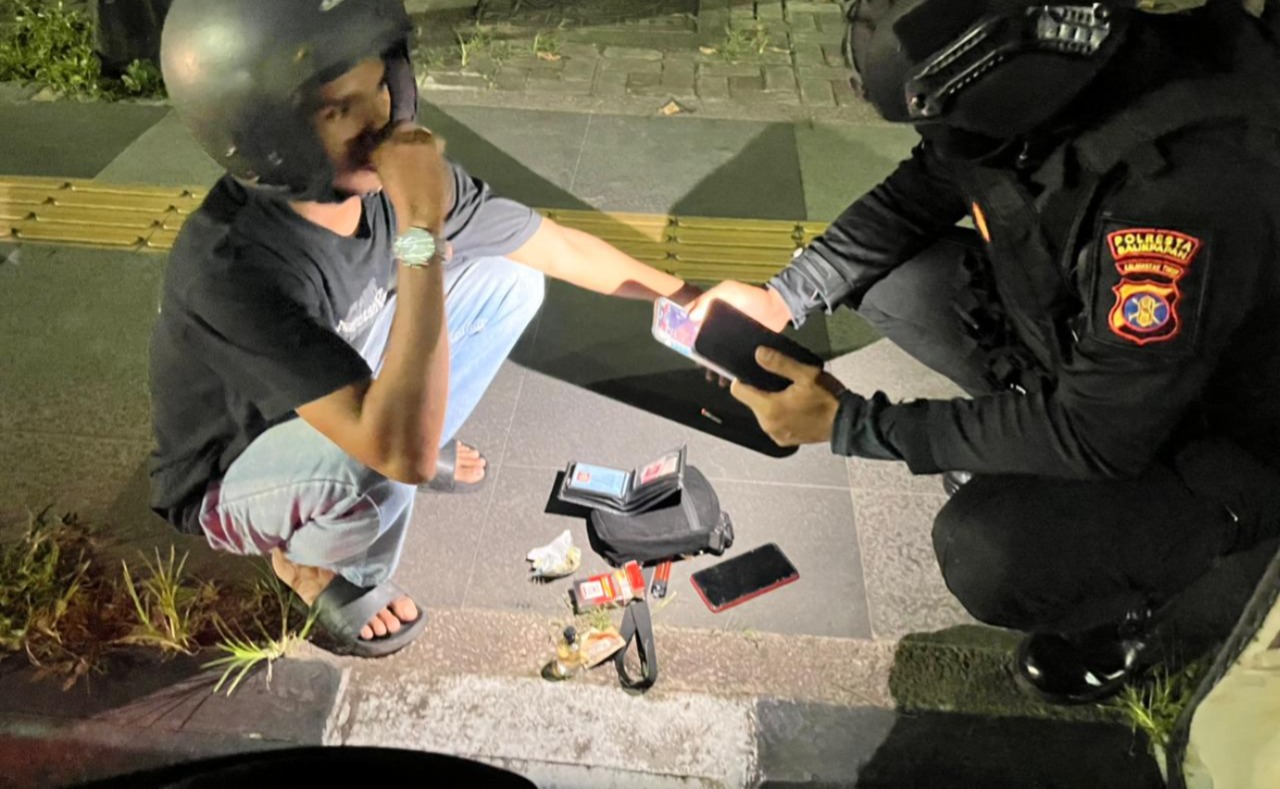 JAGA KETERTIBAN: Tim patroli Raimas Presisi Kamis (29/1/2026) dini hari menyisir sejumlah titik strategis mendapati sejumlah remaja.
