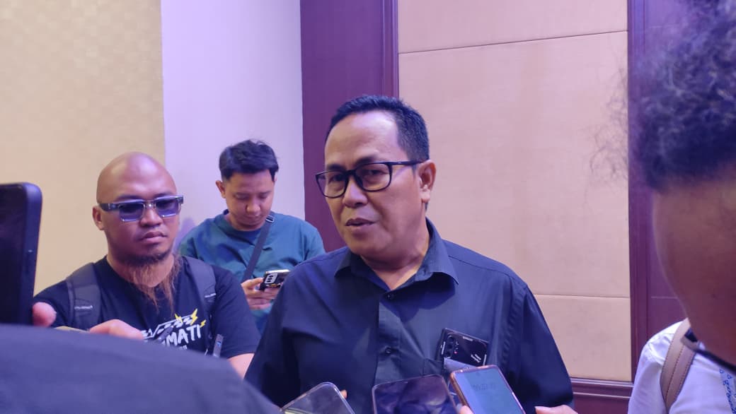 General Manager Pelindo Regional IV Samarinda, Capt Suparman, menanggapi insiden kapal yang hanyut pada Minggu, 25 Januari 2026. (EKO PRALISTIO/KP)
