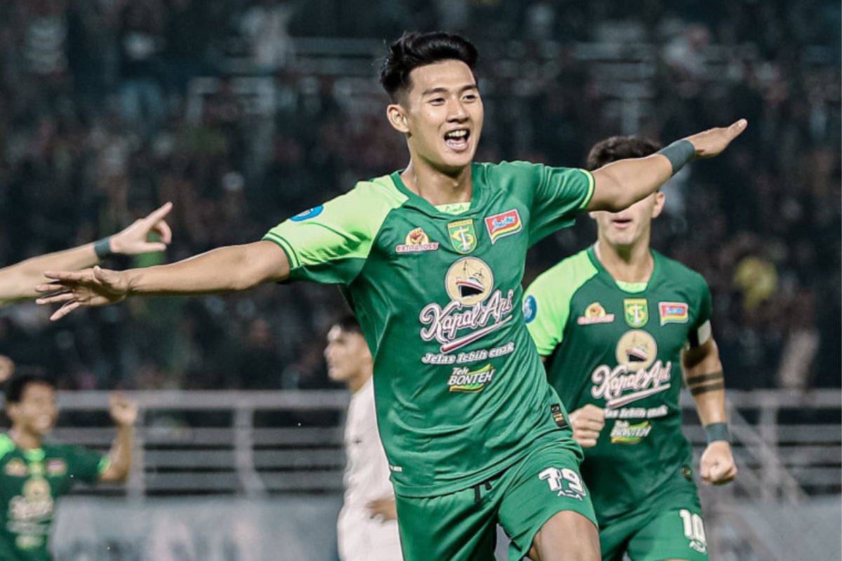 Malik Risaldi kini menjadi tumpuan utama lini serang Persebaya Surabaya di bawah arahan Bernardo Tavares pada musim 2026.