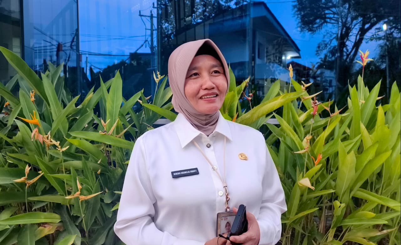 Neneng Chamelia Santi