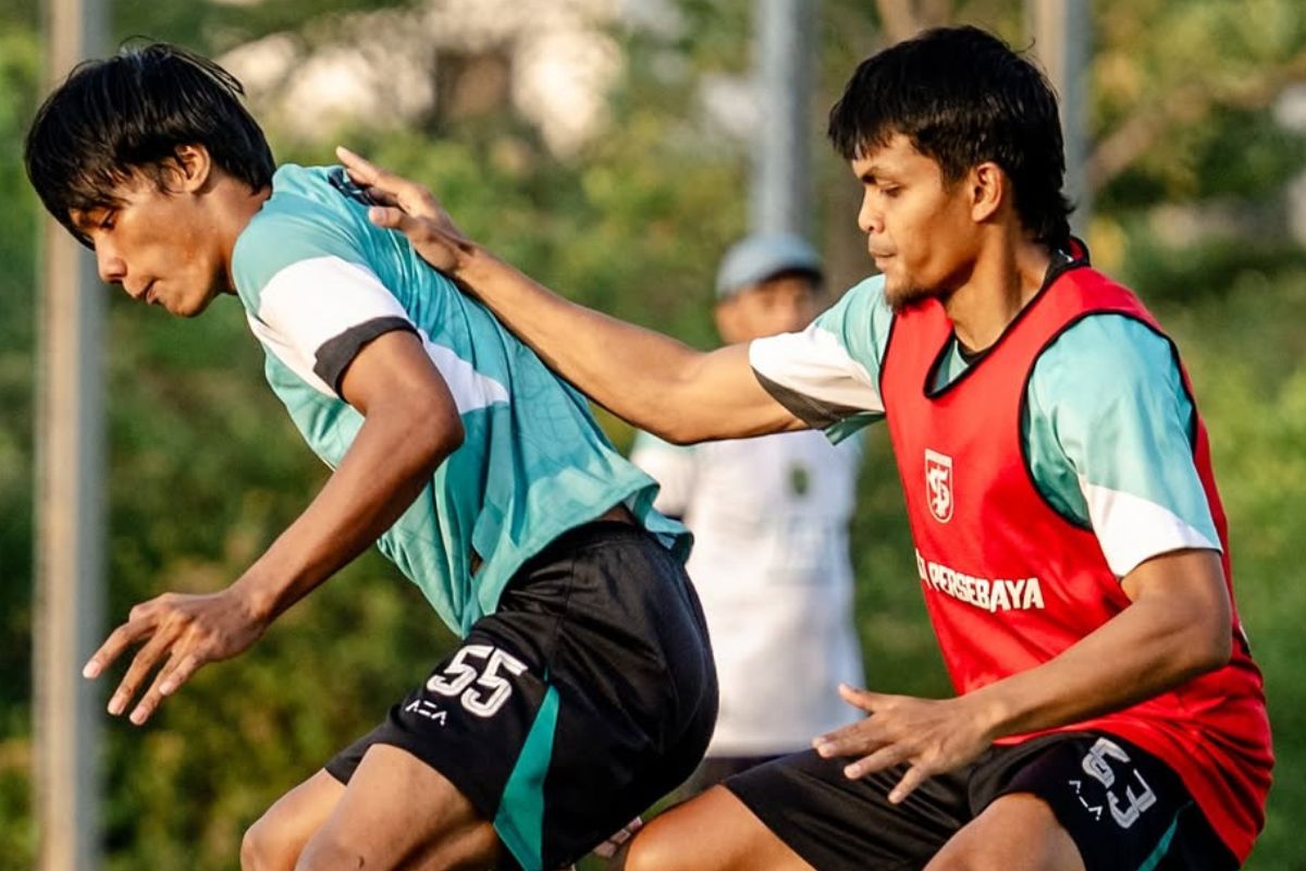 Persiapan intensif para pemain Persebaya menjelang pertandingan pekan ke-19 BRI Super League.