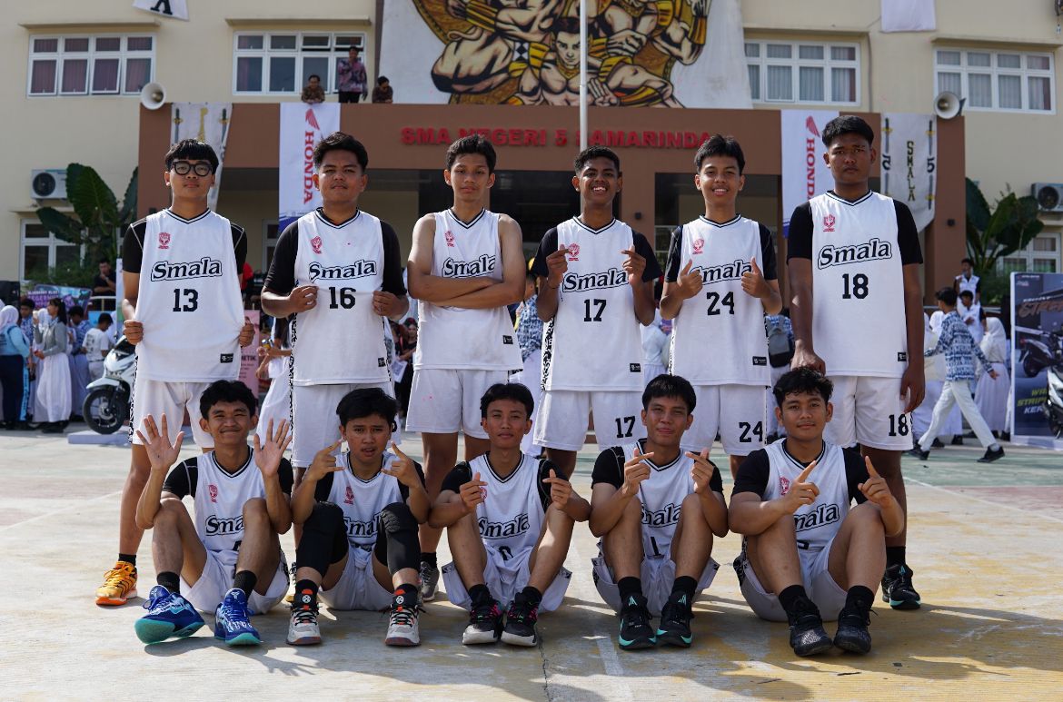 Wajah baru, semangat baru! Tim basket putra SMAN 5 siap bersaing di DBL 2026.