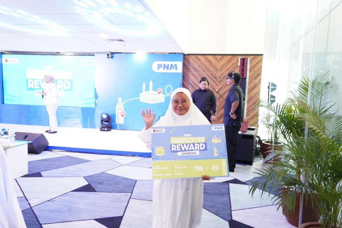 Kisah Jeni, AO PNM Mekaar, menanam mimpi sejak remaja hingga membantu ibu-ibu usaha dan meraih umrah lewat kinerja terbaik penuh makna.