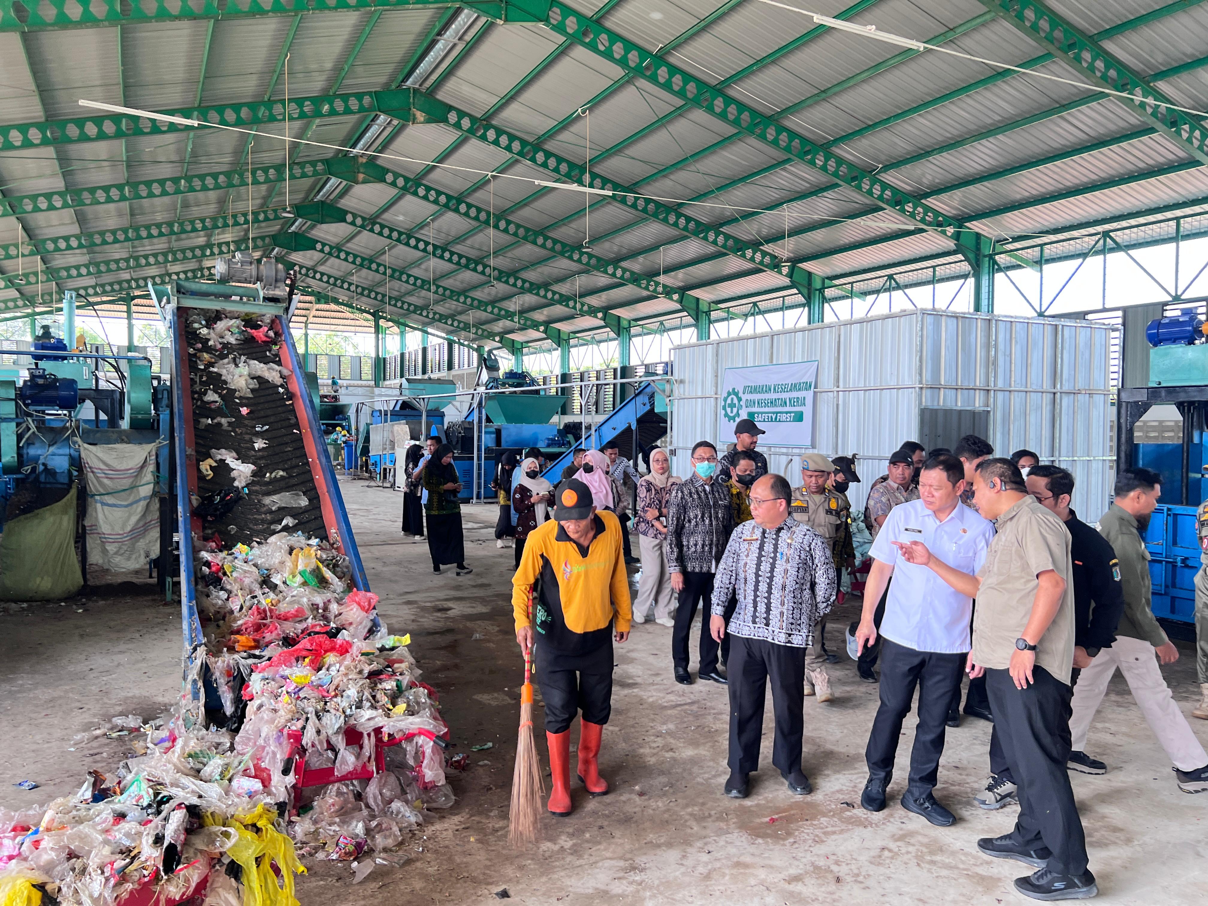 Kabupaten Paser kini memiliki Tempat Pengolahan Sampah Terpadu (TPST)&nbsp;yaitu di sebelah TPA Janju Kecamatan Tanah Grogot. (Najib/KP)