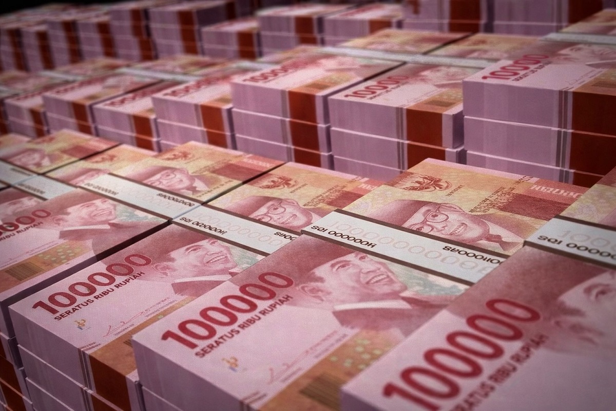 Pusat Pelaporan dan Analisis Transaksi Keuangan (PPATK) mengendus adanya rekening atas nama seorang karyawan dengan total transaksi mencapai Rp12,49 triliun.