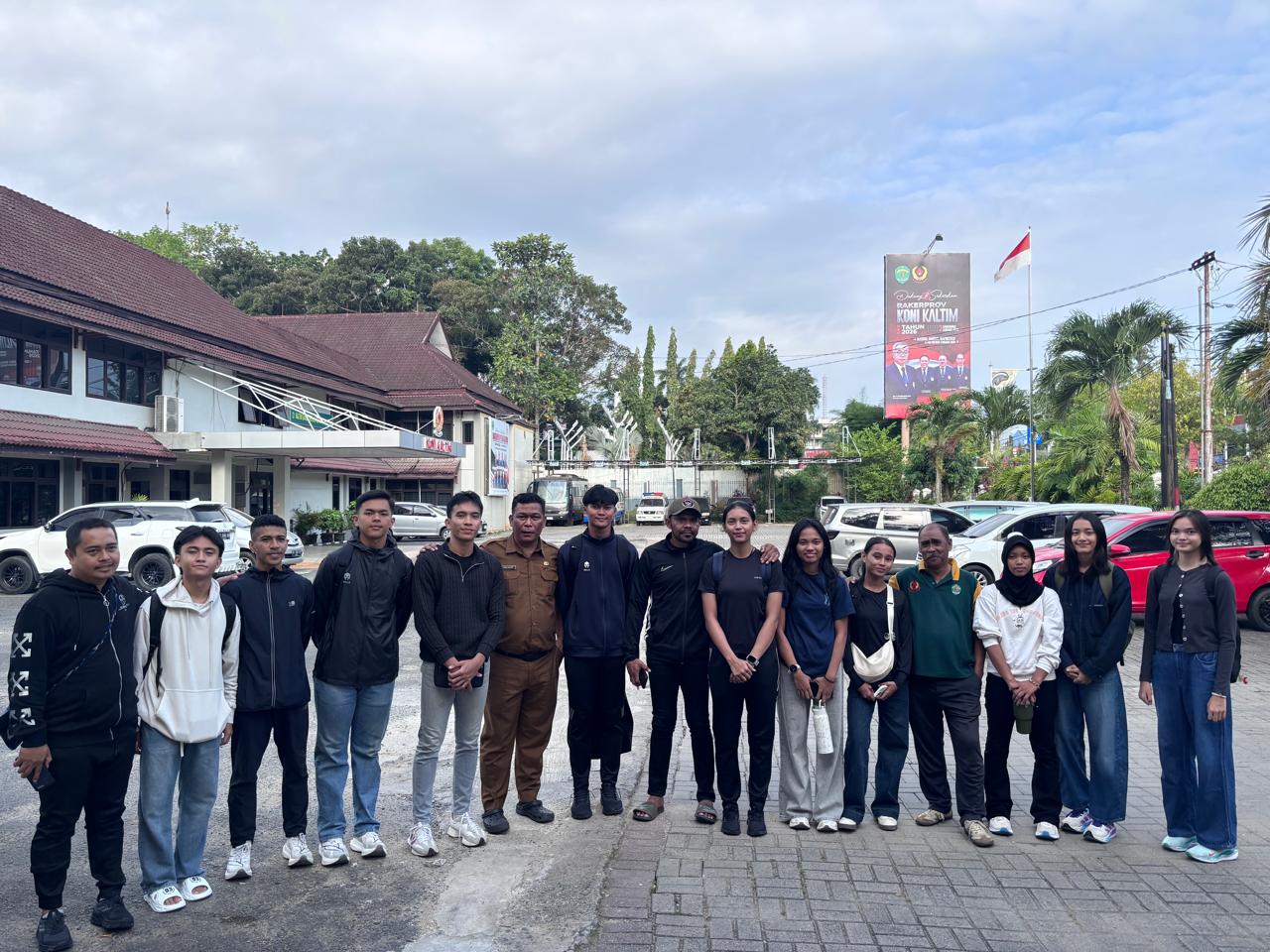 PUNYA KANS: Taekwondoin Kaltim secara resmi dilepas untuk mengikuti Seleknas di Jakarta.
