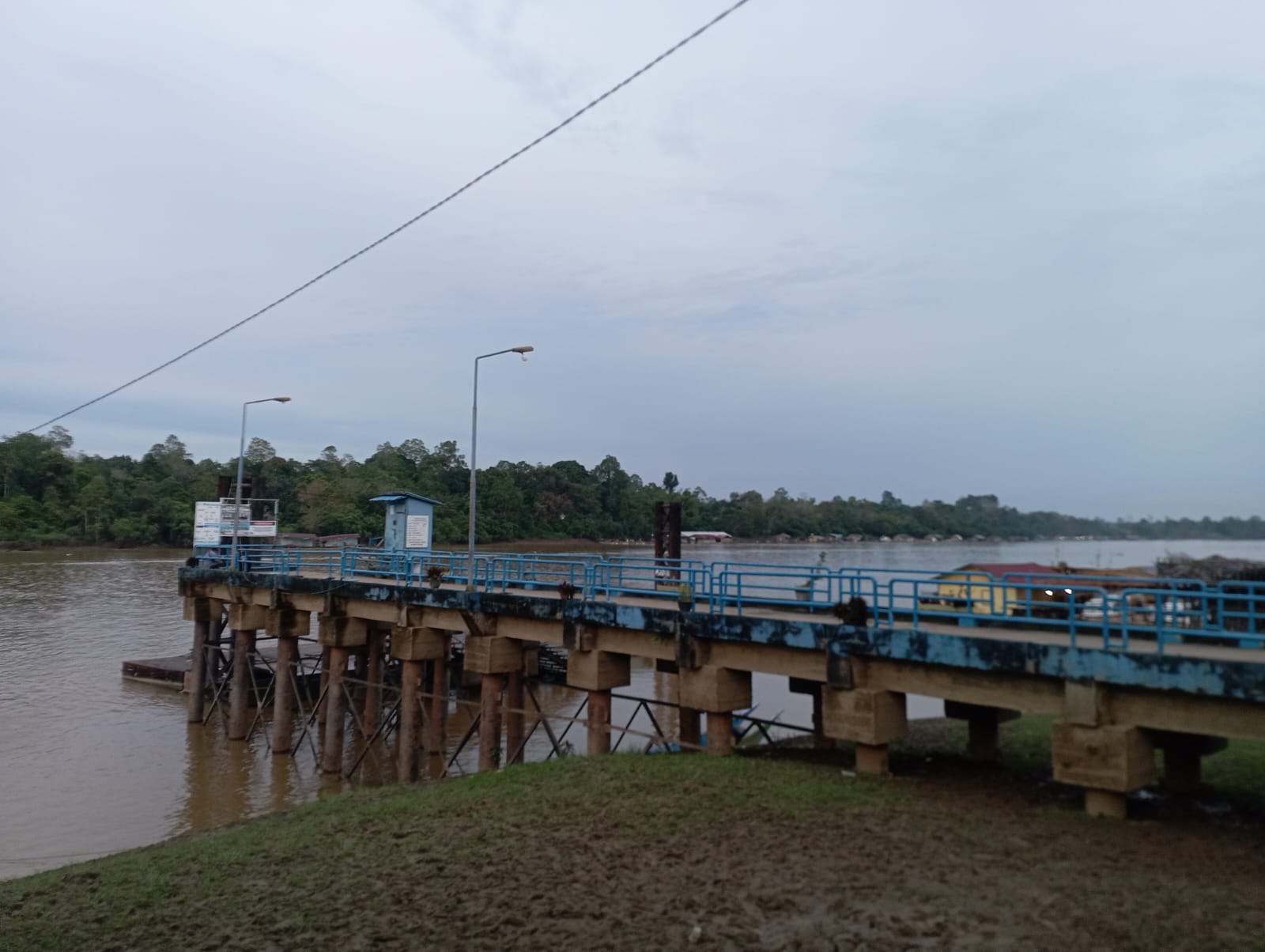 Pelabuhan Melak sepi tidak ada aktivitas bongkar muat kapal motor rute Melak-Samarinda maupun Mahulu. (FOTO K SUNARDI/KP)