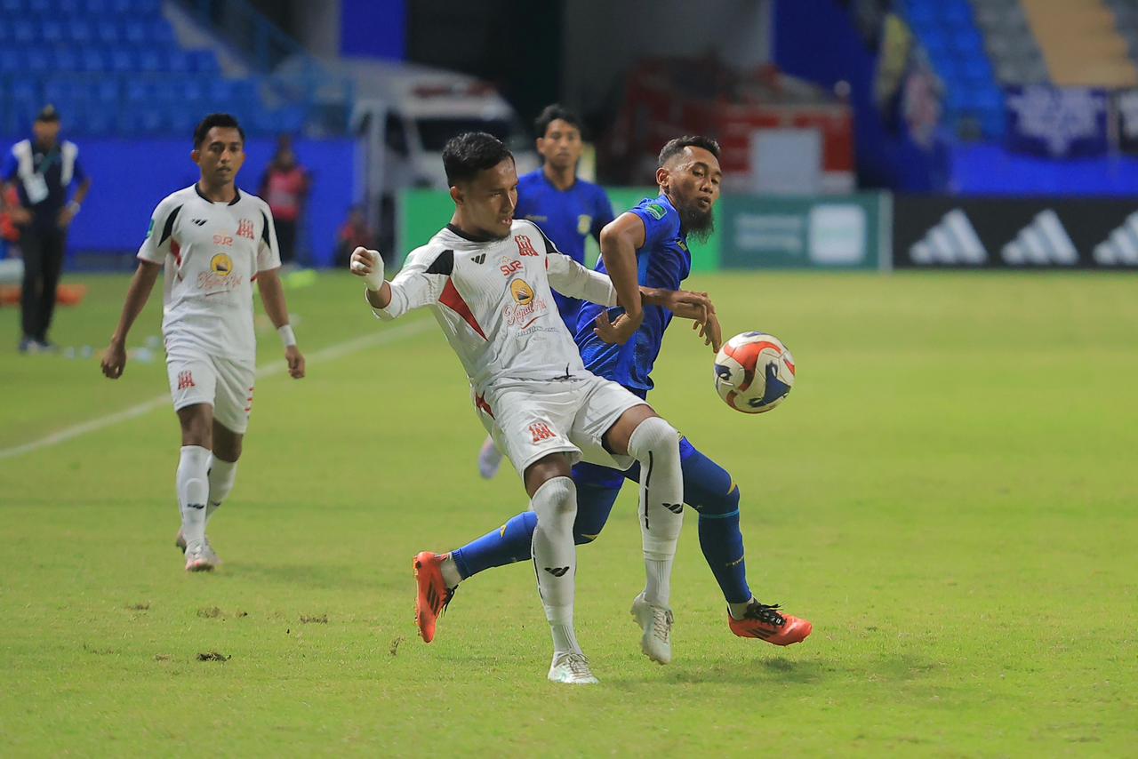 Persiba Balikpapan takluk 1-2 dari Deltras FC. (Foto: Fuad Muhammad/Kaltim Post)