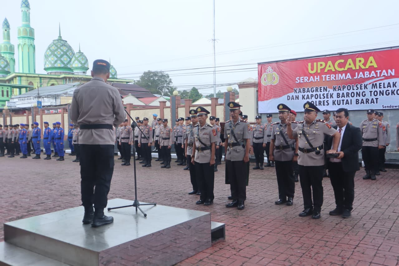 SERAH TERIMA: Upacara serah terima jabatan di lingkungan Polres Kutai Barat digelar sebagai bagian dari penyegaran.