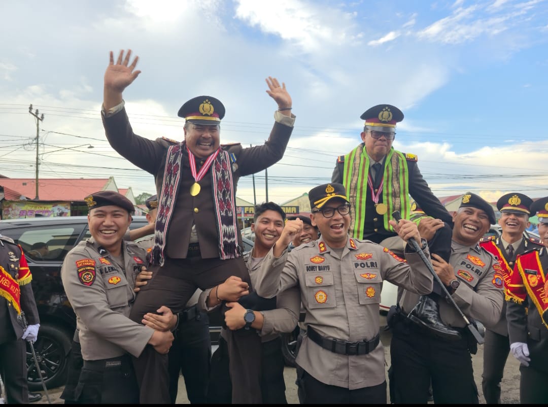 APRESIASI: Upacara pelepasan purna bakti dua perwira Polres Kubar.