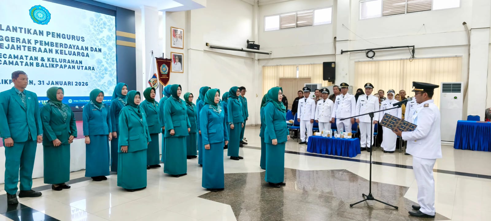 Camat Balikpapan Utara Umar Adi melantik pengurus TP-PKK Kecamatan Balikpapan Utara periode 2026-2028.
