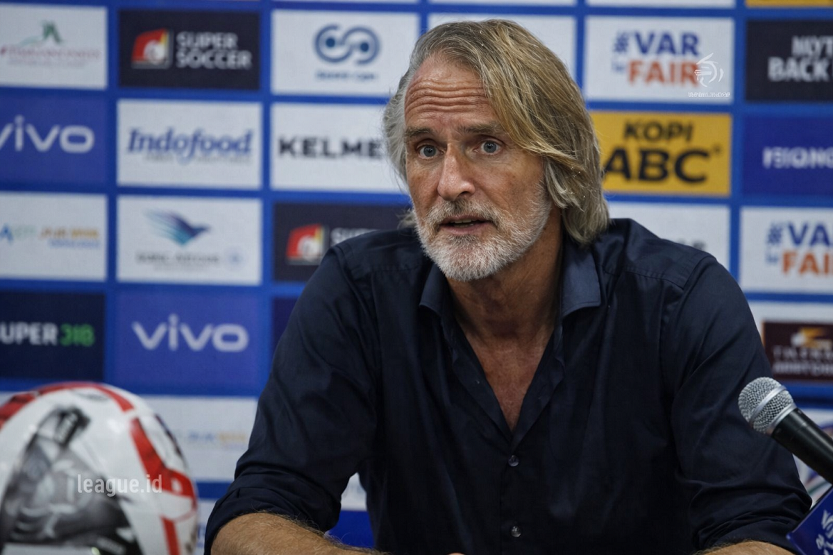 Pelatih Dewa United, Jan Olde Riekerink.