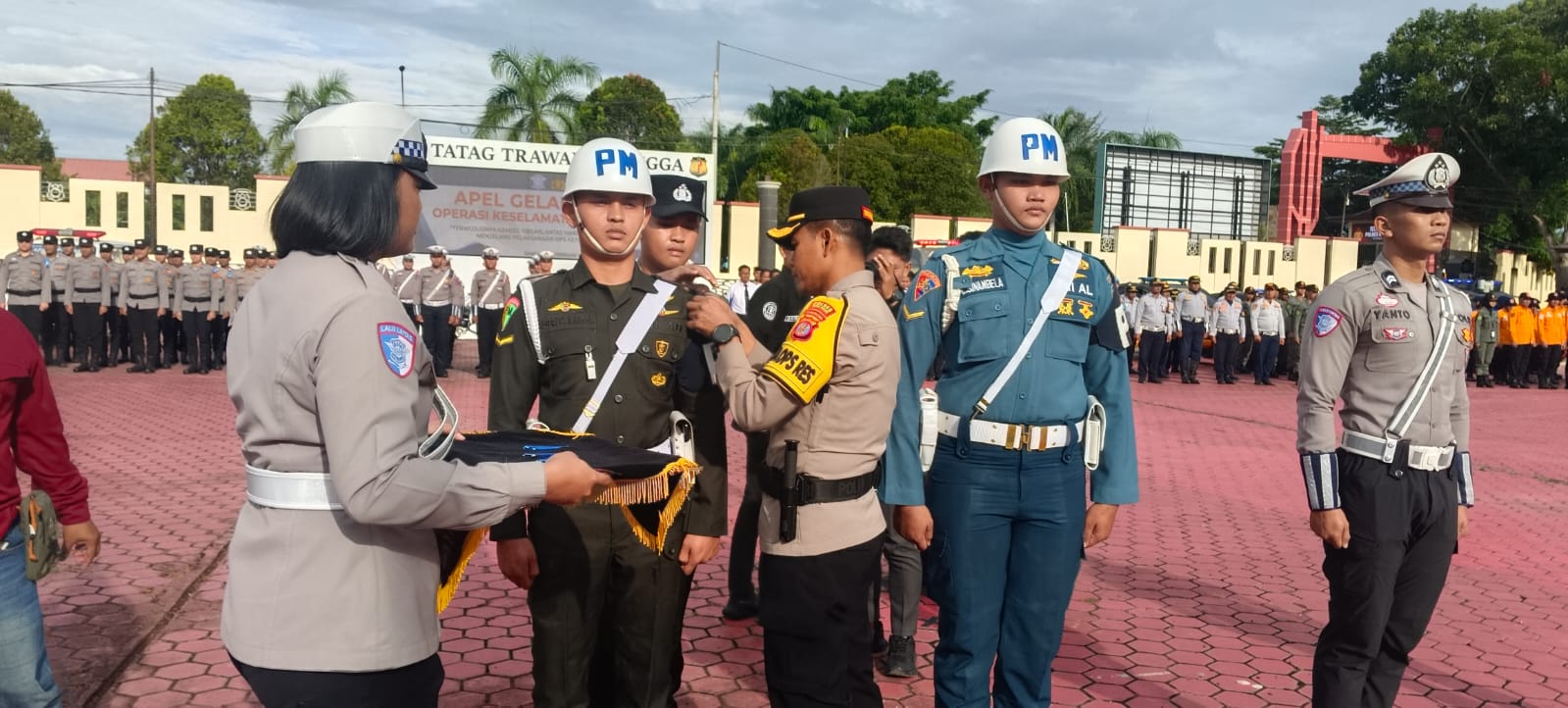 BERGULIR: Apel Gelar Pasukan Operasi Keselamatan Mahakam 2026 di Lapangan Polres Kutim, Bukit Pelangi Sangatta Utara, Senin (2/2).