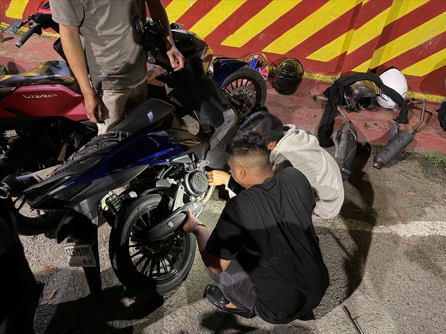 GANGGU KETERTIBAN: Petugas mengamankan sejumlah sepeda motor yang memakai knalpot brong karena berpotensi mengganggu ketertiban masyarakat.