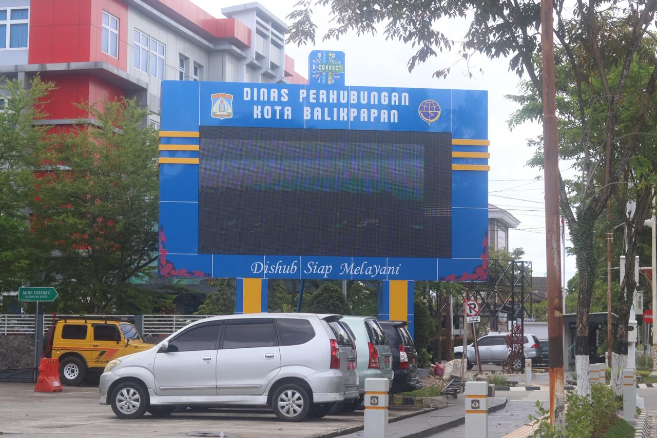 Media promosi luar ruang di Balikpapan yang kini didorong untuk beralih ke videotron.
