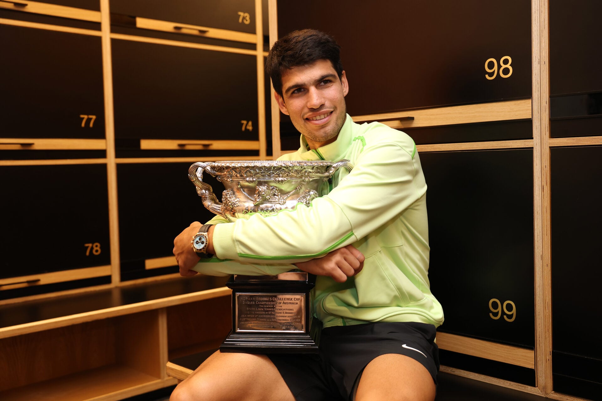 Carlos Alcaraz memenuhi misinya untuk memenangi semua grand slam sebelum usia 23 tahun setelah menjuarai Australian Open 2026 di Melbourne Park.