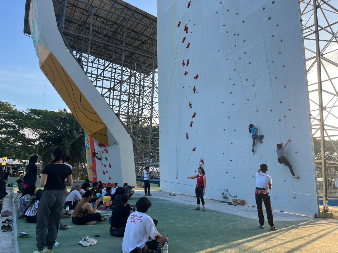 : Suasana venue panjat tebing di kompleks Gelora Kadrie Oening, Samarinda, yang menjadi pusat aktivitas latihan dan pembinaan atlet.