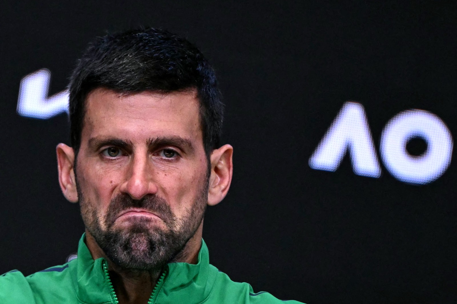 Novak Djokovic menunjukkan sisi santai dengan humor di Australian Open 2026.