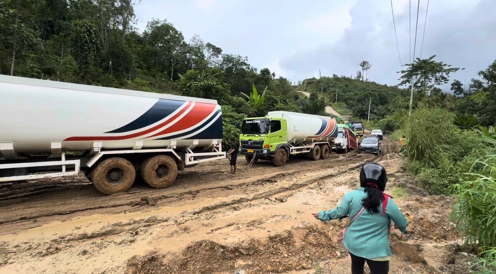 Kendaraan ODOL yang dituding sebagai salah satu penyebab kerusakan ruas jalan Kecamatan Bentian Besar.