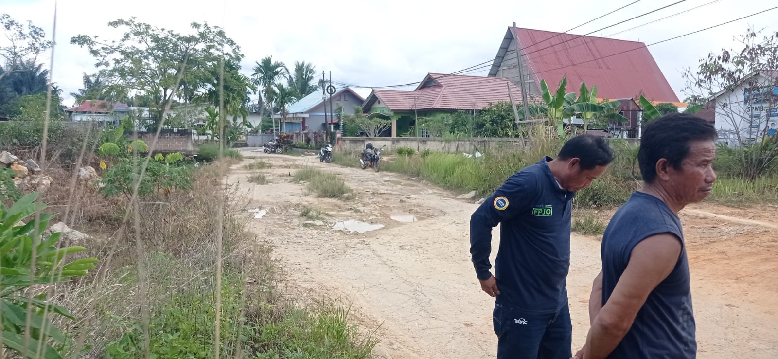 BERLUBANG: Struktur Jalan Pontianak IV, Kelurahan Gunung Telihan, Bontang, mengalami kerusakan dan membutuhkan segera perbaikan.