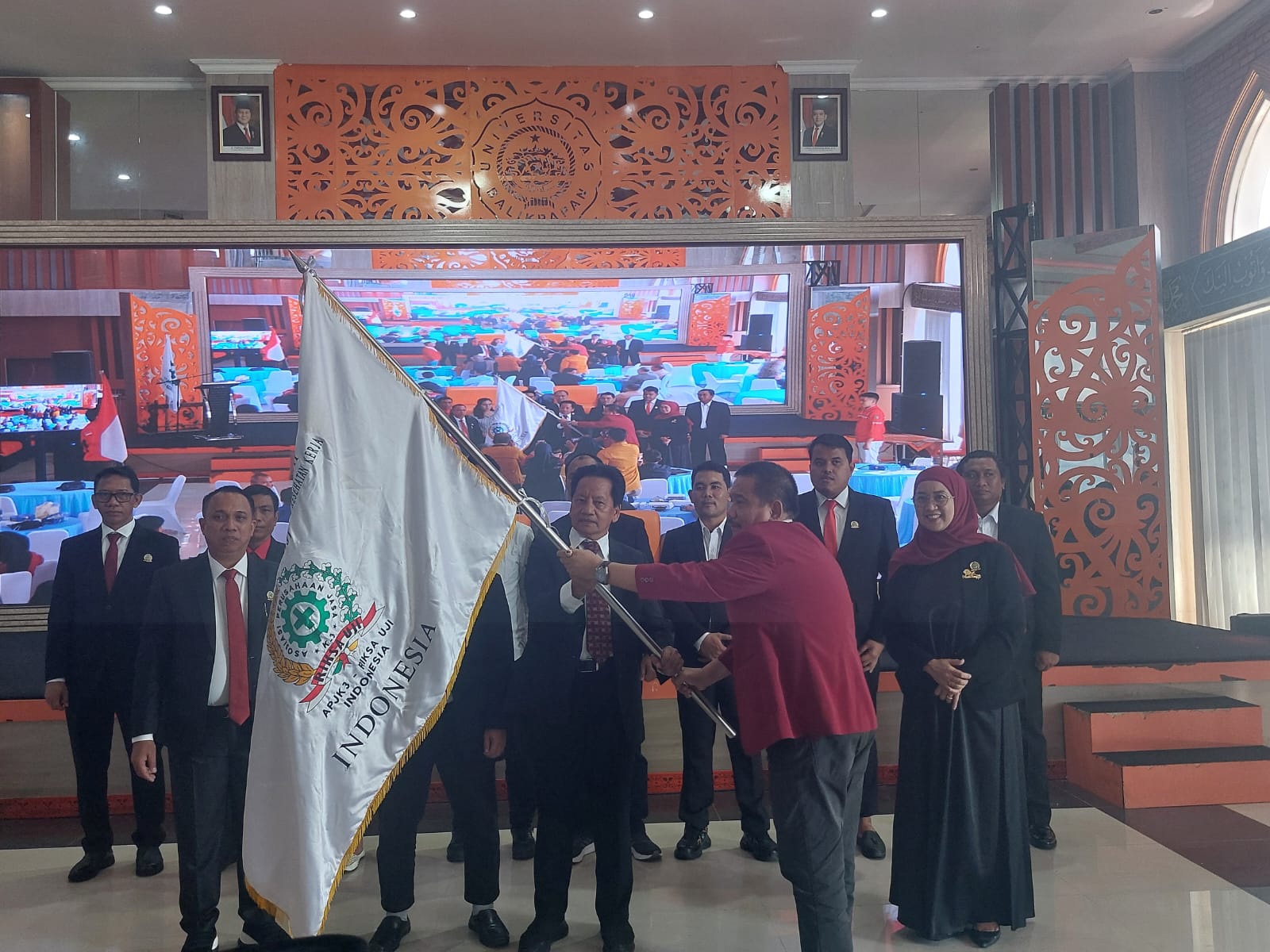 Pengukuhan DPW PPJK3 RUI Kaltim dengan komitmen memperkuat penerapan K3 untuk menekan kecelakaan kerja.  &nbsp;    &nbsp;