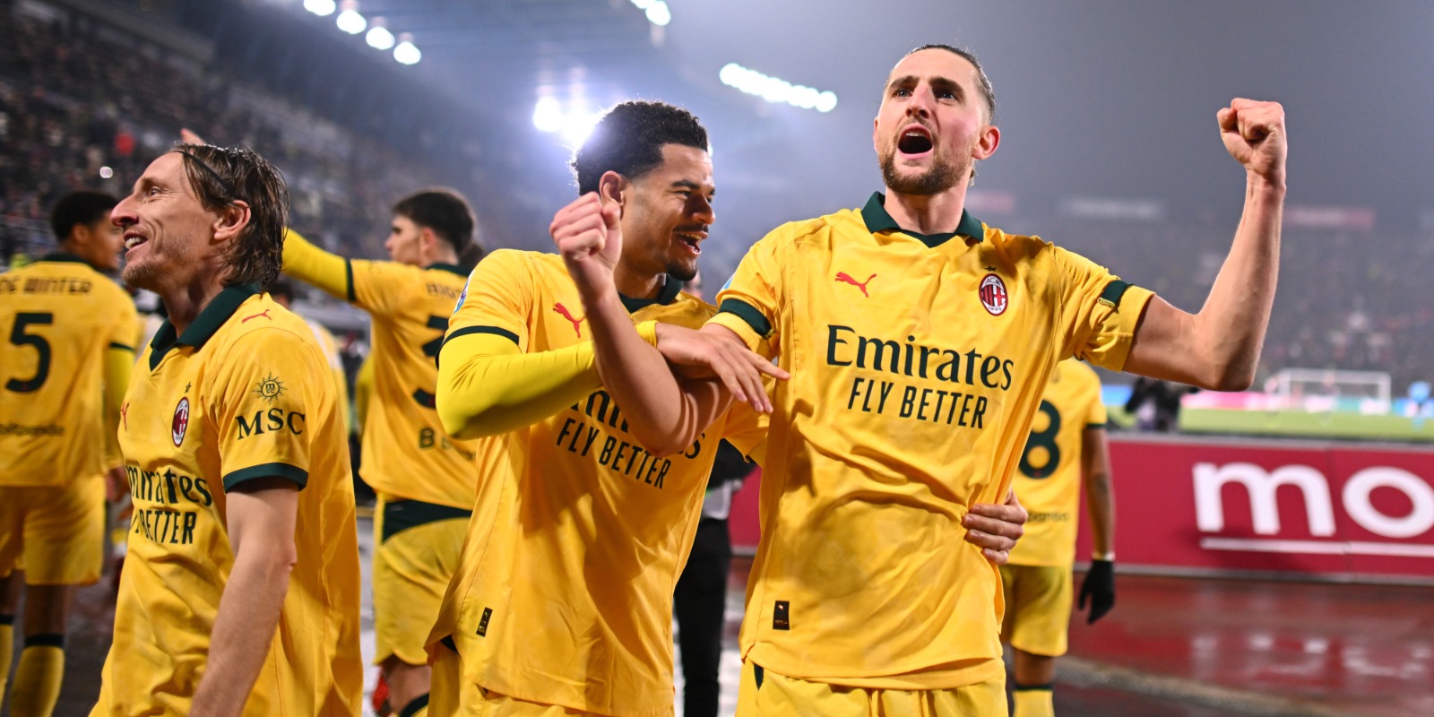 AC Milan menang 3-0 atas Bologna sekaligus menjaga asa juara Liga Italia.