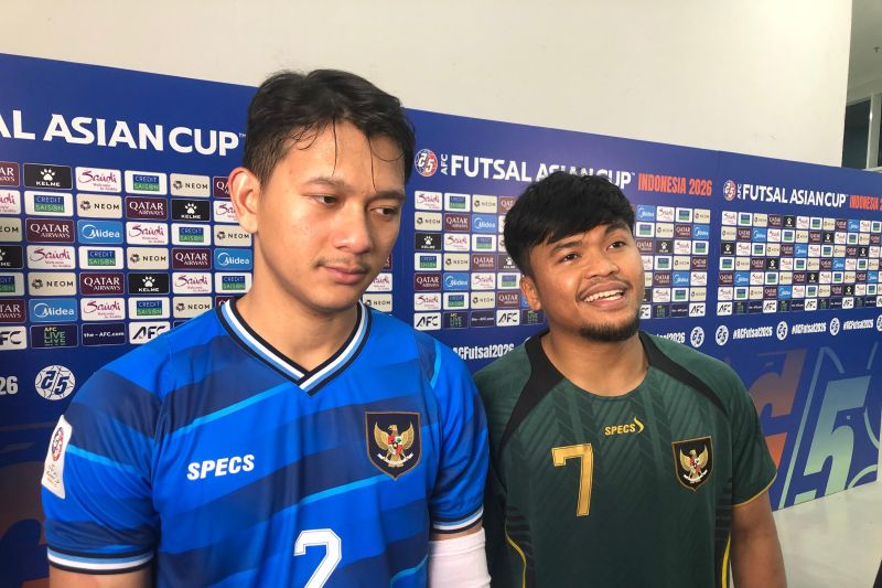 Syauqi Saud (kanan) dan Ahmad Habibie usai laga menghadapi Vietnam, Selasa (3/2).
