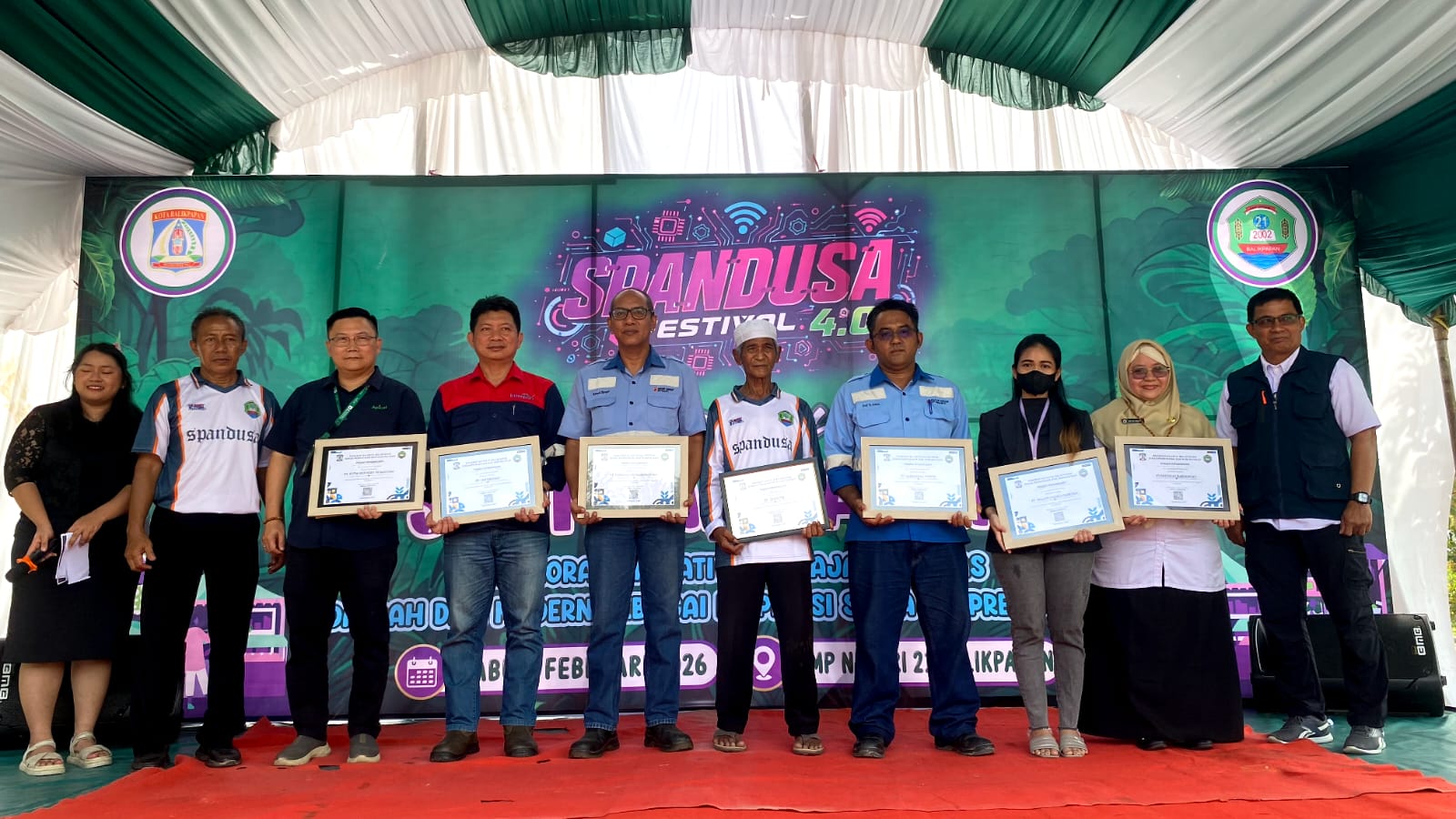 Andy Wibowo (tiga kiri) hadir bersama perwakilan perusahaan lainnya mendukung Spandusa Festival 4.0 di SMP 21. (FOTO DINA ANGELINA/KP)