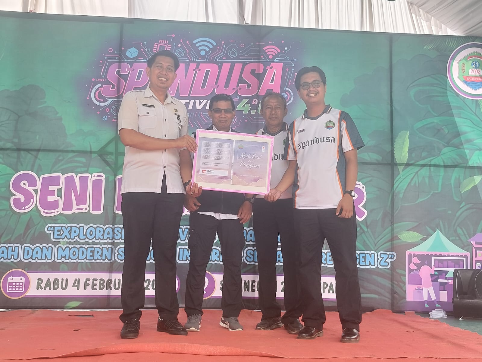 Peluncuran buku Antologi Puisi SMP 21 Balikpapan. (FOTO DINA ANGELINA/KP)
