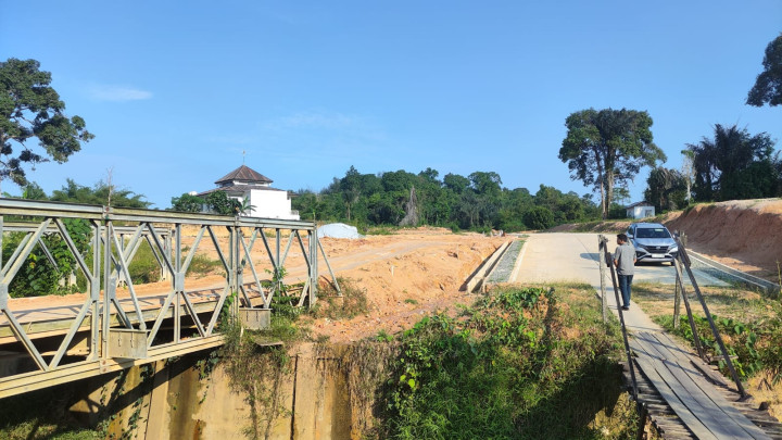 AKSES WARGA: Dinas PUPRK Bontang akan membangunkan jembatan permanen bagi warga Guntung melalui akses yang saat ini telah ada.