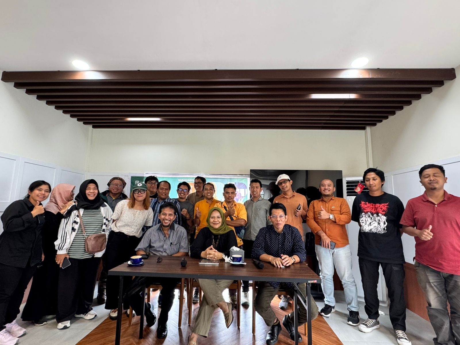 TITIK TEMU: Para akademisi menggelar diskusi publik terkait wacana perubahan sistem Pilkada di Balikpapan, Rabu (4/2).