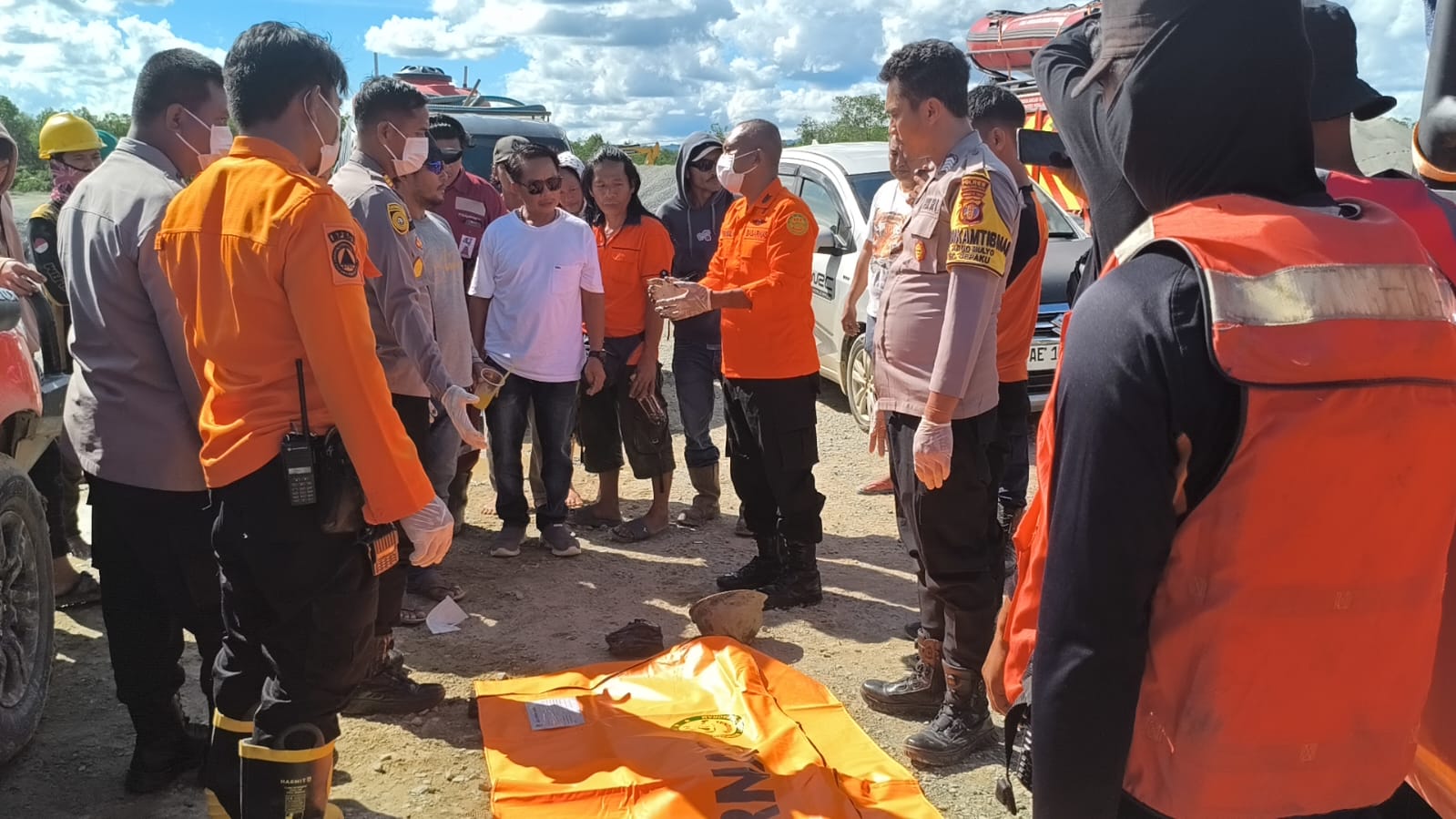 BRIEFING: Tim SAR gabungan briefing dan melanjutkan pencarian nelayan yang hilang pada hari ketiga Jumat (6/2).