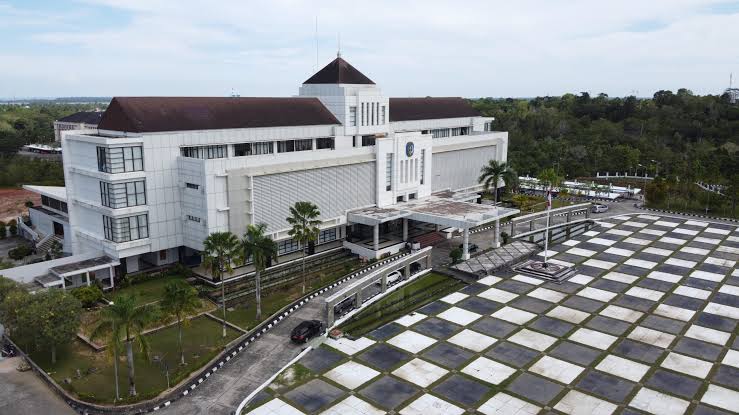 BAKAL BERUBAH: Bangunan Kantor Wali Kota Bontang akan dipasang alumunium composite panel (ACP) pada tahun ini. ADIEL KUNDHARA/KP