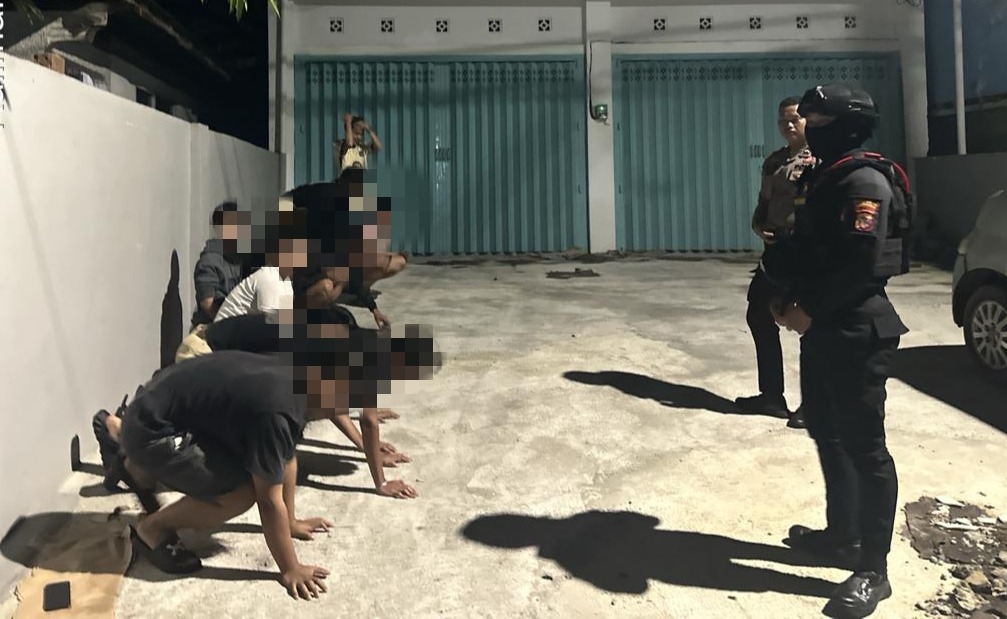 Sejumlah remaja diamankan dan mendapatkan hukuman setelah gelar balap lari dini hari.