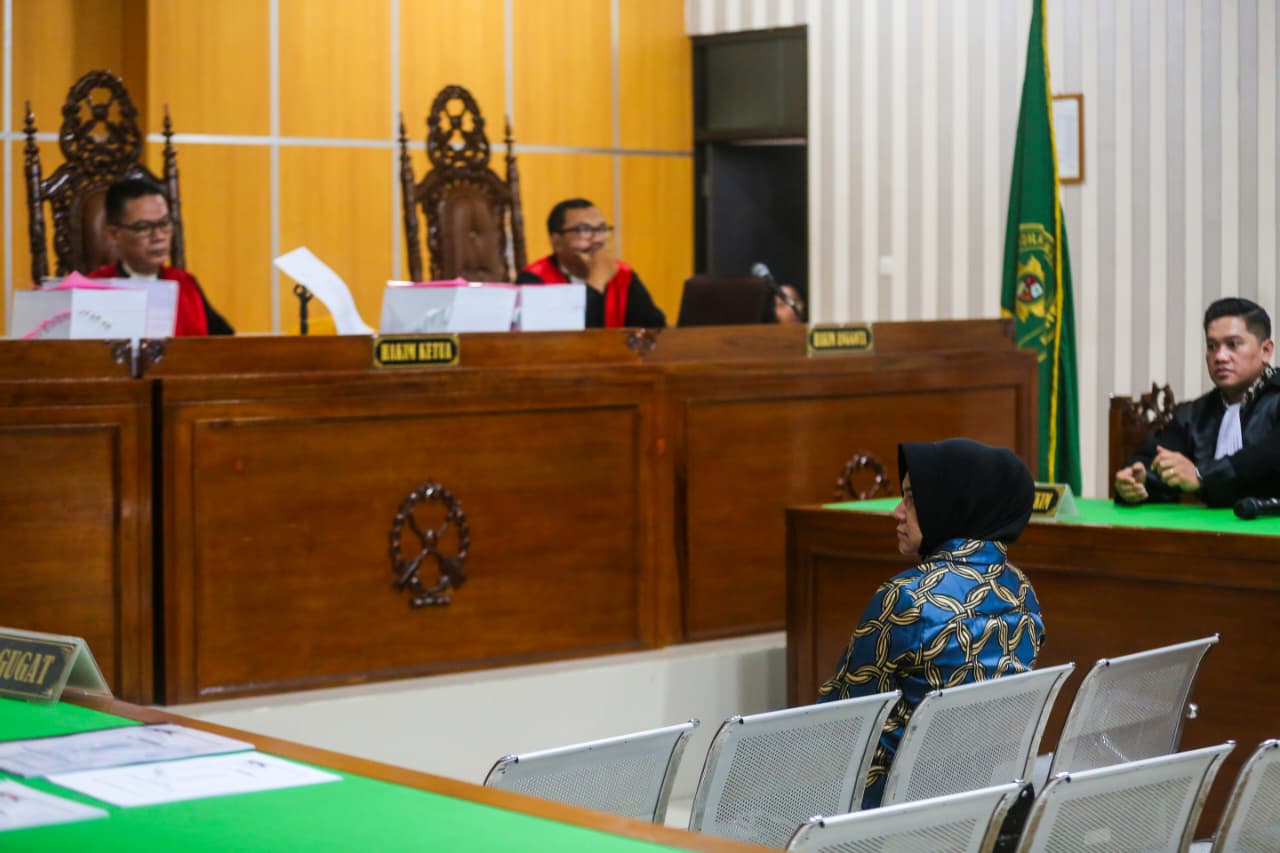 EKSEPSI: Dayang Donna saat menjalani sidang di Pengadilan Tipikor Samarinda.