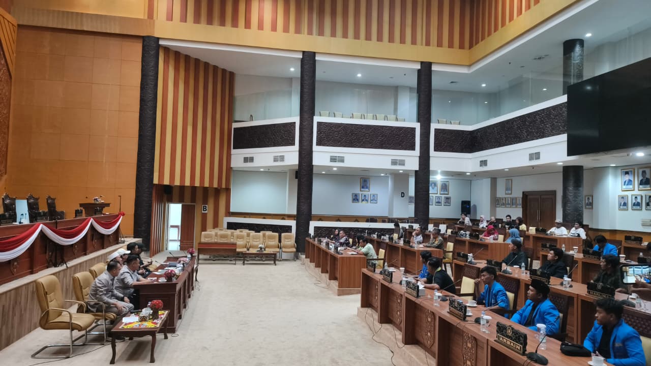 Pedagang UMKM Polder Air Hitam audiensi dengan DPRD Samarinda.  &nbsp;