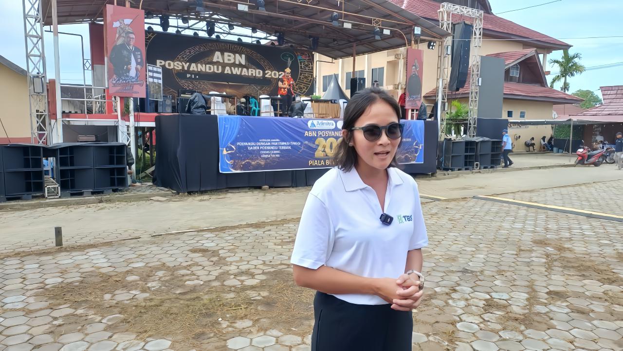 kehadiran Ibu Josephine &ndash; Senior Vice President Public Affair PT TBS yang turut memeriahkan acara Posyandu Award.
