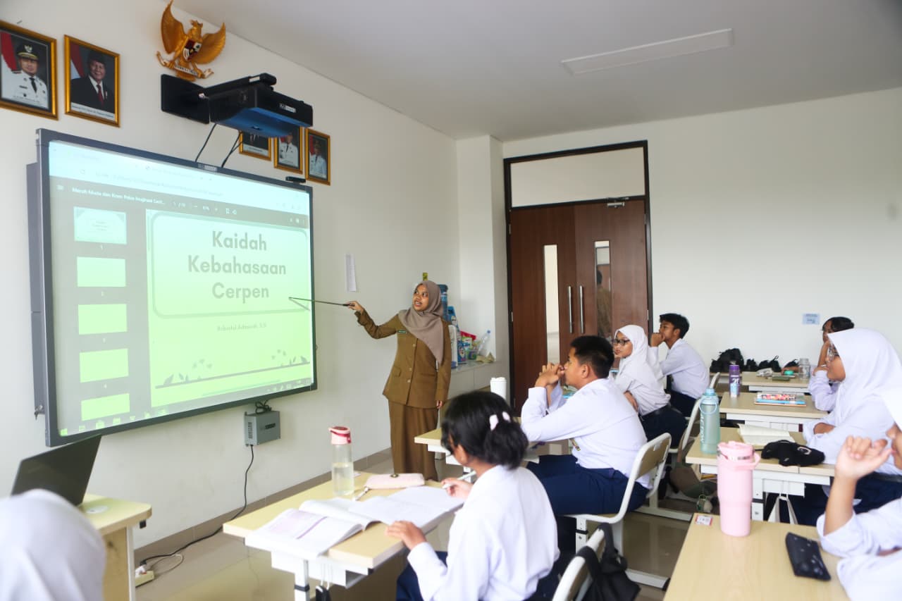Dinas Pendidikan dan Kebudayaan Kaltim mempertahankan ribuan guru eks honorer lewat dana BSOP. (RAMA SITOHANG/KP)