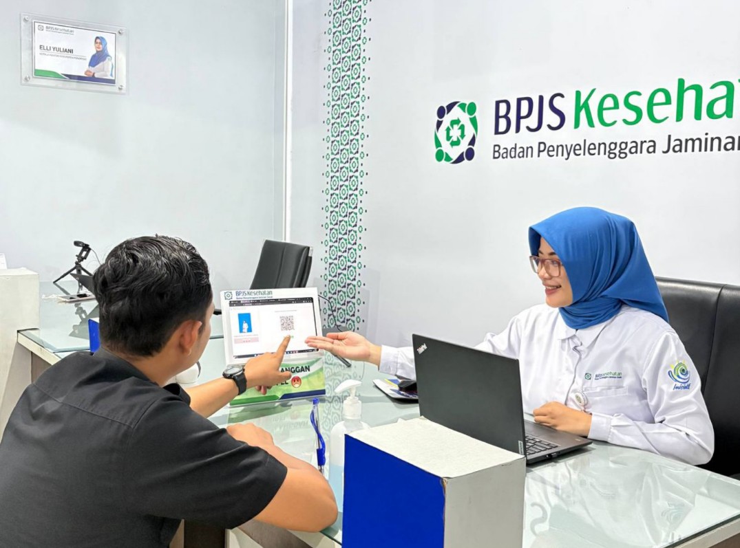 Ilustrasi warga mengakses layanan BPJS Kesehatan. Peserta PBI BPJS Kesehatan yang nonaktif wajib mengajukan reaktivasi melalui Dinas Sosial sesuai domisili KTP.