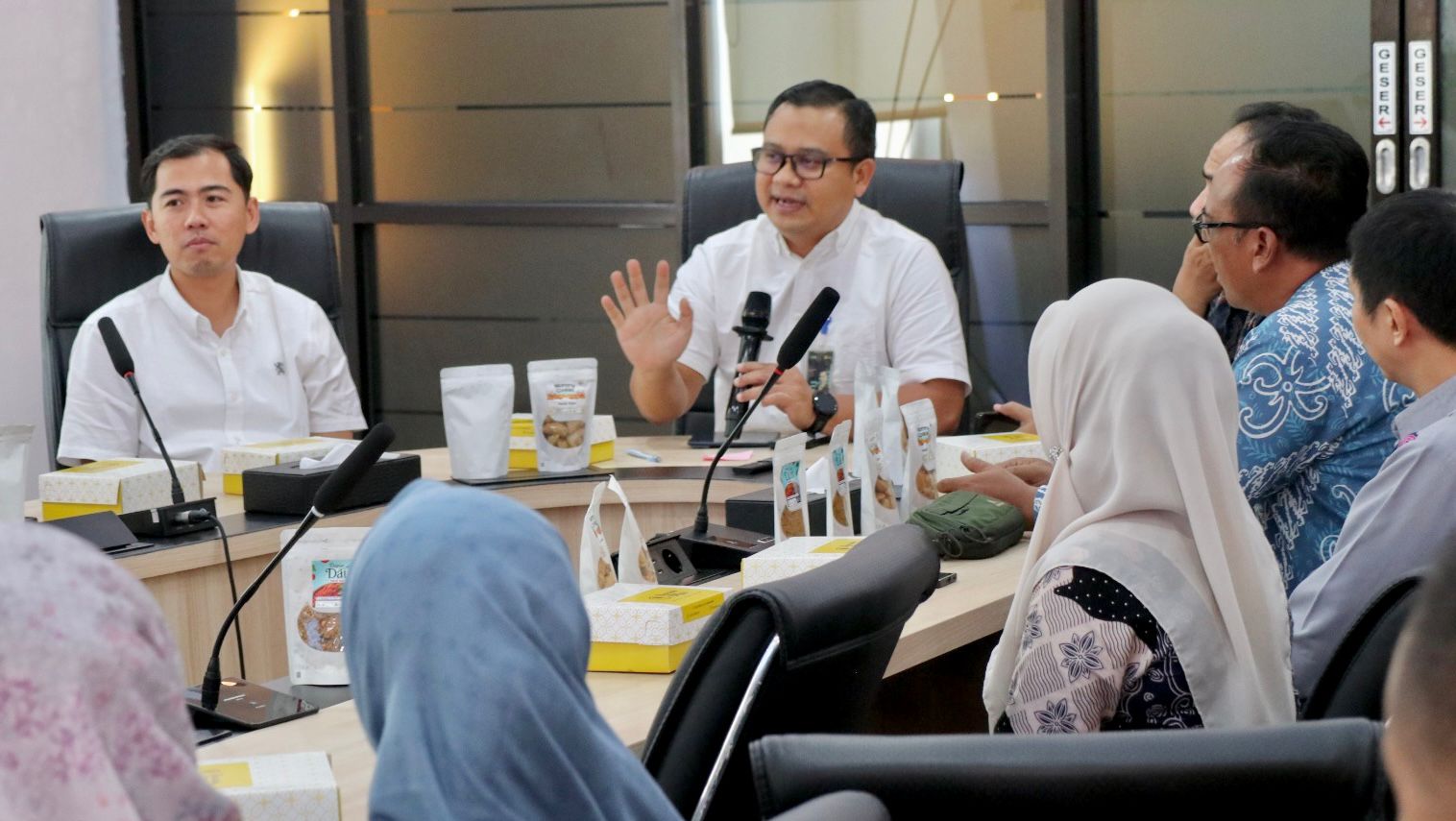Sambutan Manager UBP Mahakam, Firman Ramdan dalam kegiaran penyerahan program CSR Pemberdayaan UMKM Ring 1.  &nbsp;